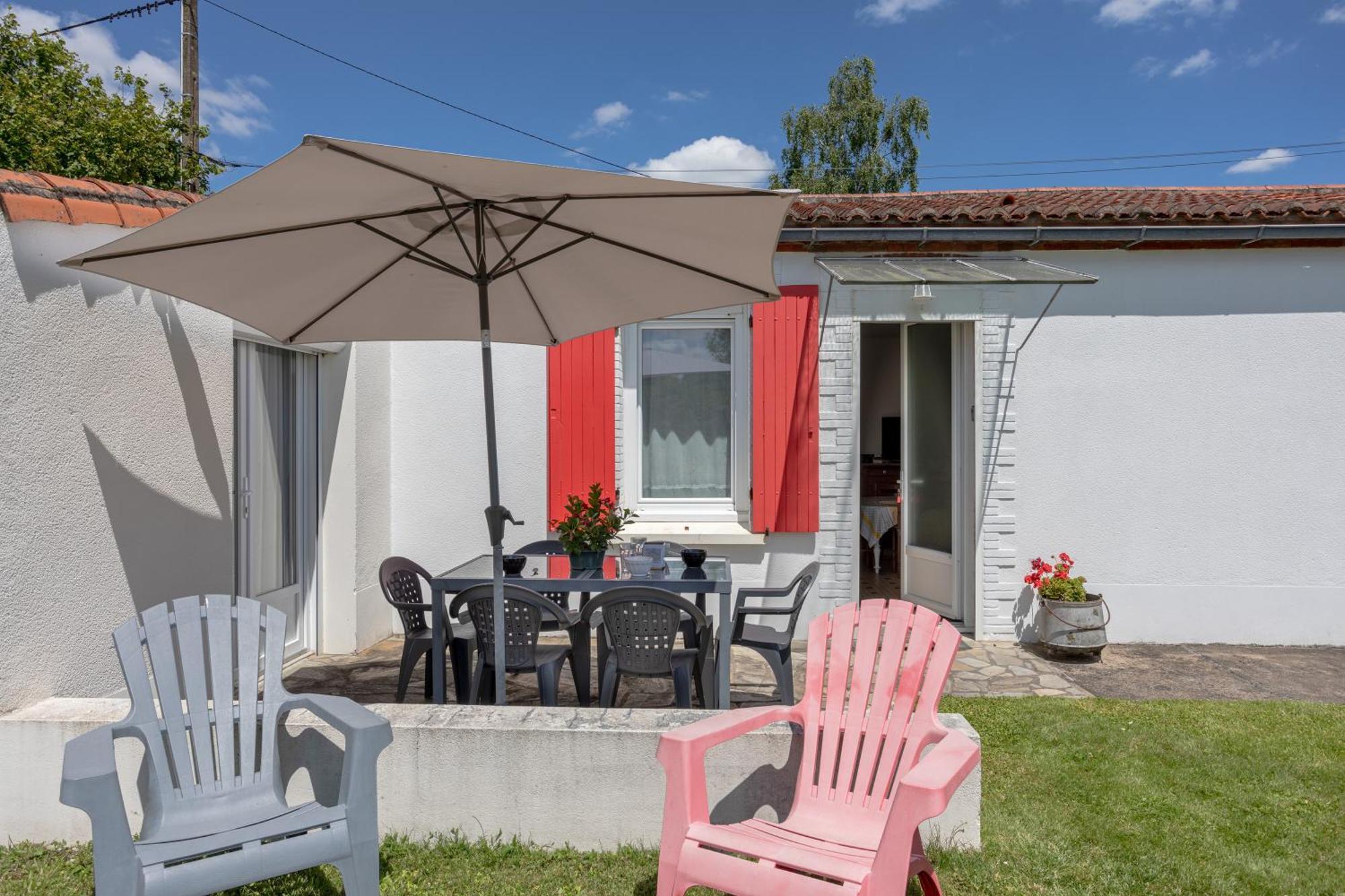 Au Milieu Des Vignes Villa Chateauthebaud Exterior photo